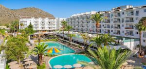 Piscinas y juegos acuáticos para niños en el hotel Viva Sunrise de Alcudia